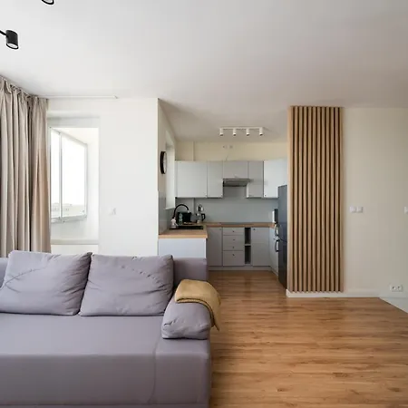 Apartment Metro Stoklosy Comfort By Bookinghost